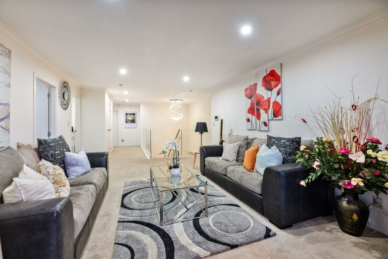 Photo of property in 2 Platinum Rise, Ranui, Auckland, 0612