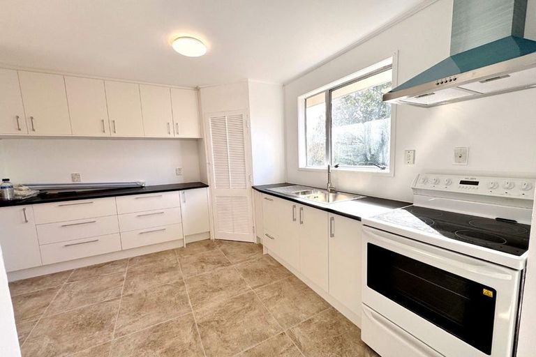 Photo of property in 38 Chislehurst Street, Henderson, Auckland, 0612