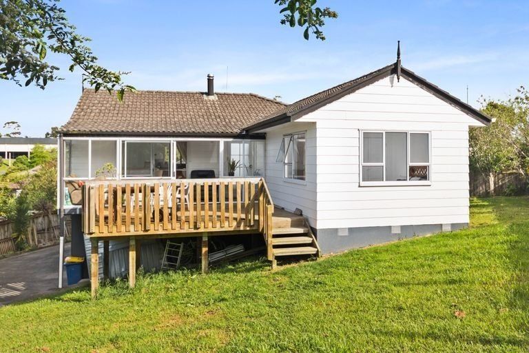 Photo of property in 11 Landsdale Place, Massey, Auckland, 0614