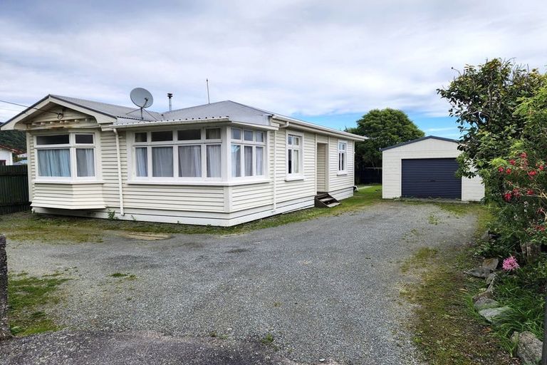 Photo of property in 6 Ashmore Avenue, Cobden, Greymouth, 7802