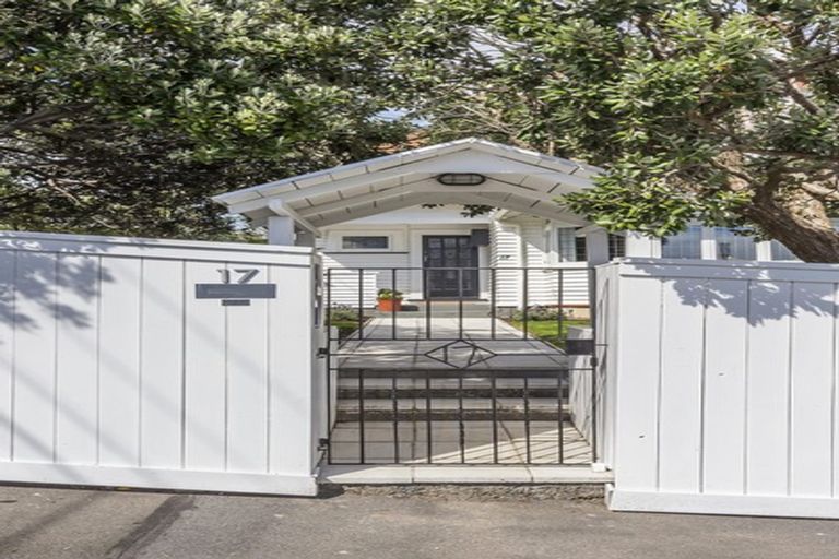 Photo of property in 17 Tamar Street, Island Bay, Wellington, 6023