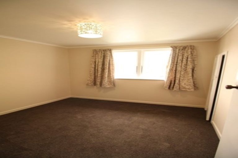 Photo of property in 100 Taikata Road, Te Atatu Peninsula, Auckland, 0610
