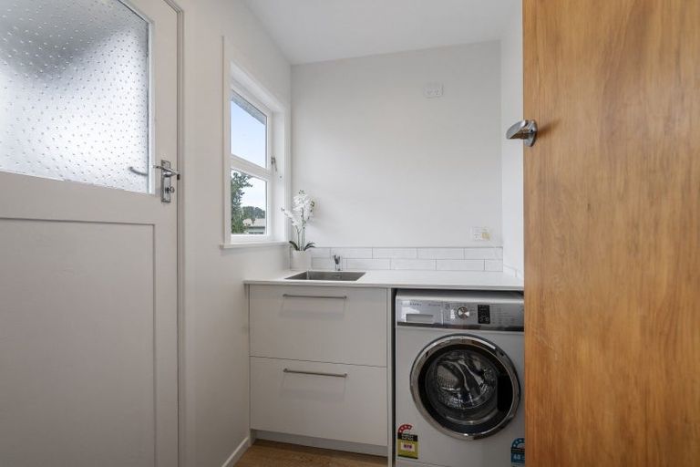 Photo of property in 3 Blenheim Place, Vogeltown, New Plymouth, 4310