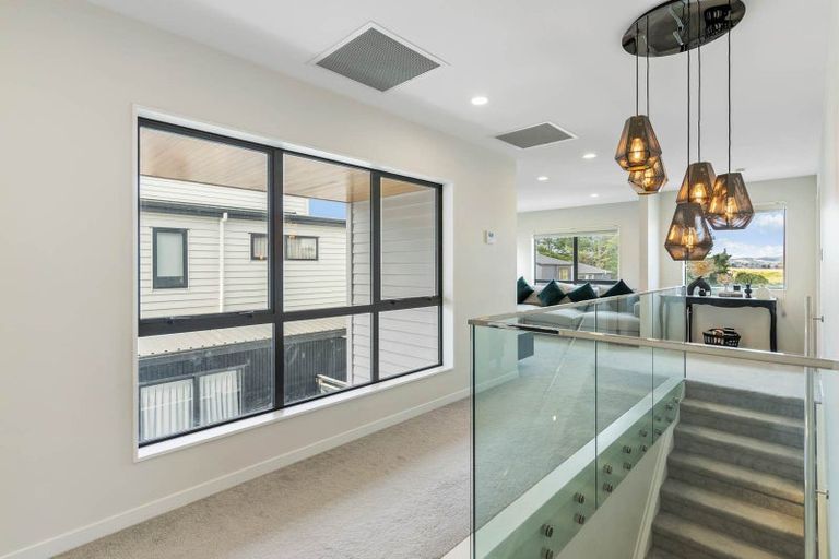 Photo of property in 8 Fjord Way, Karaka, Papakura, 2113