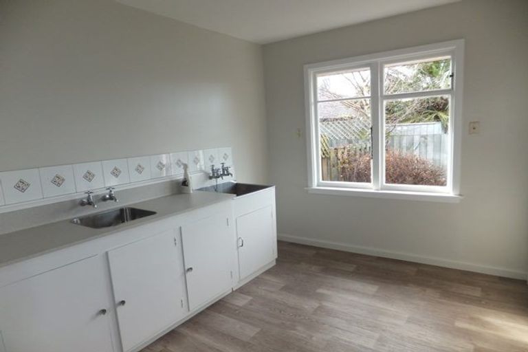 Photo of property in 2/12 Roslyn Avenue, Mairehau, Christchurch, 8052