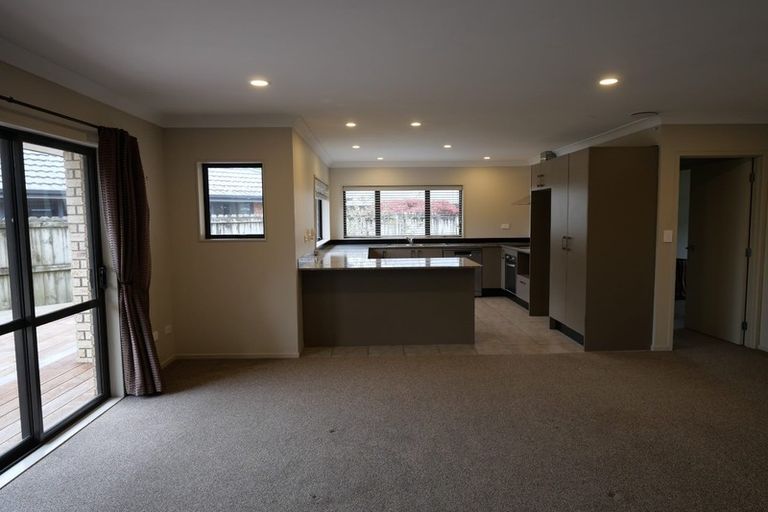 Photo of property in 27 Greig Place, Pukekohe, 2120