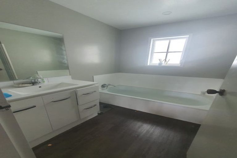 Photo of property in 10 Blueberry Grove, Timberlea, Upper Hutt, 5018