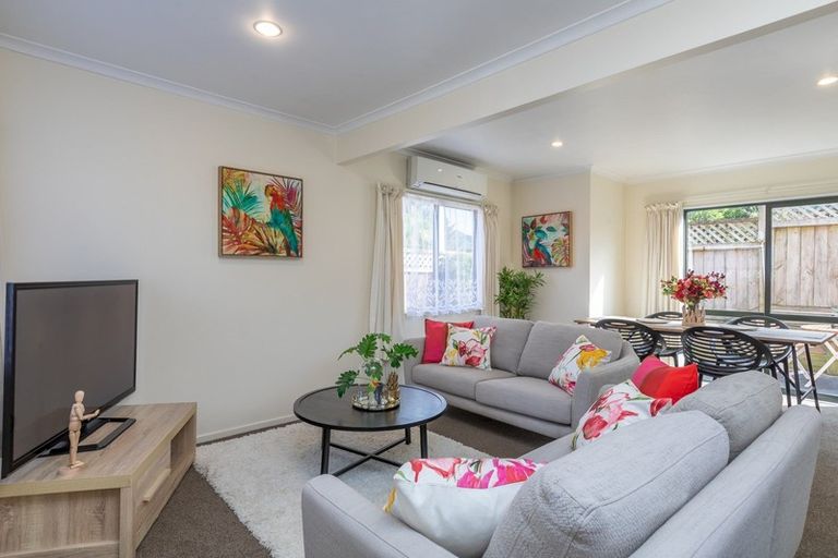Photo of property in 49u2 Ranui Terrace, Tawa, Wellington, 5028