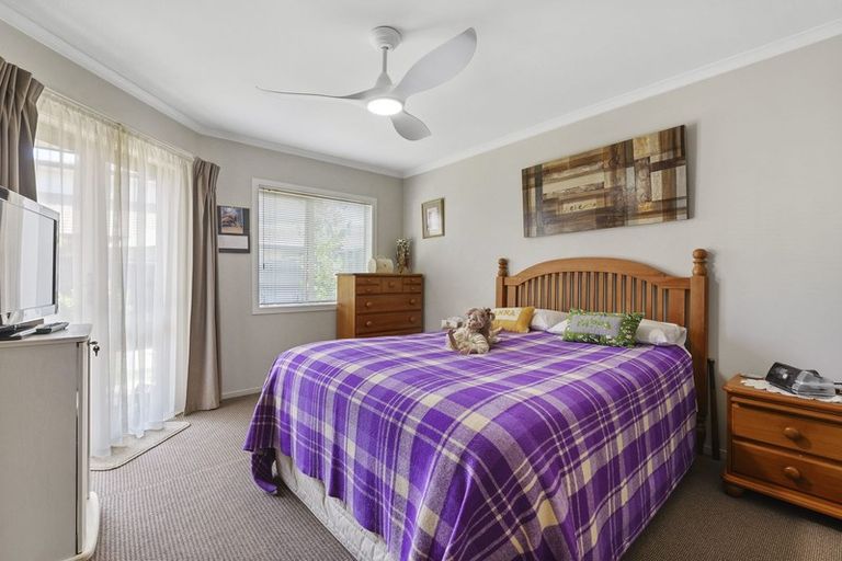 Photo of property in 11/64 Kawaha Point Road, Kawaha Point, Rotorua, 3010