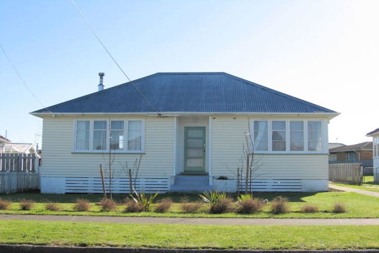 Photo of property in 43 Goldsmith Crescent, Levin, 5510
