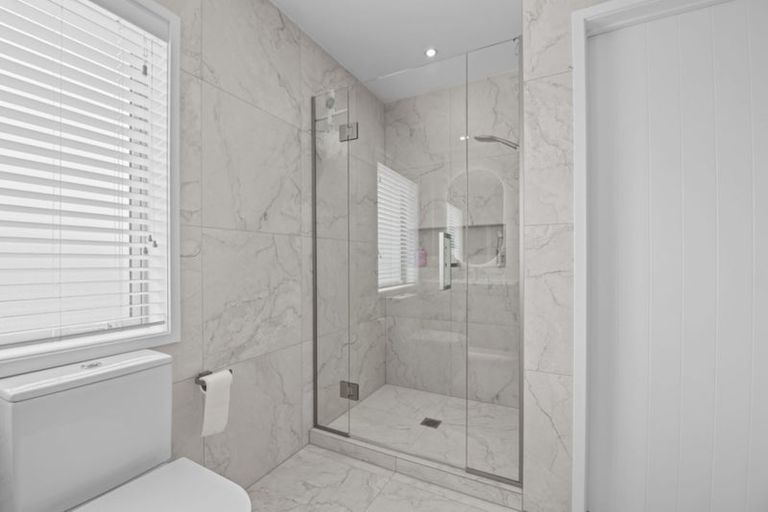 Photo of property in 114 Fairview Avenue, Fairview Heights, Auckland, 0632