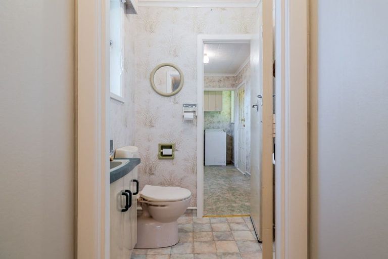 Photo of property in 38 Peters Avenue, Cloverlea, Palmerston North, 4412