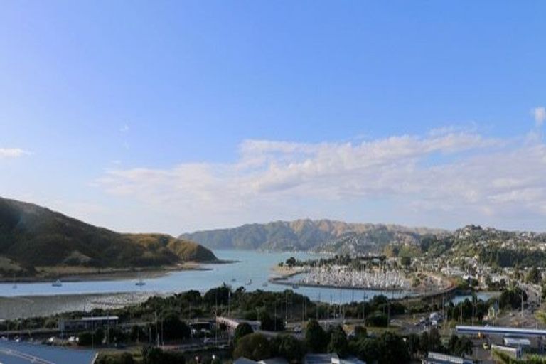 Photo of property in 4 Whitianga View, Paremata, Porirua, 5024