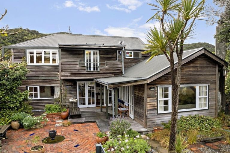 Photo of property in 157 Marine Parade, Eastbourne, Lower Hutt, 5013