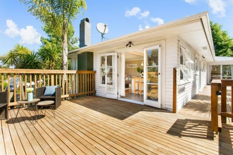 Photo of property in 48 Hilling Street, Titirangi, Auckland, 0604