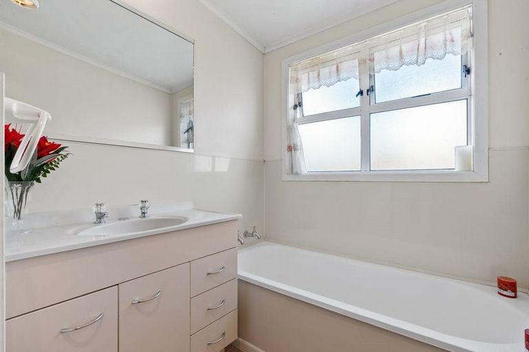 Photo of property in 12 Hooks Road, Manurewa, Auckland, 2102