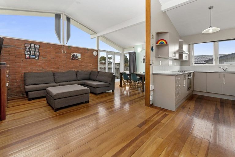 Photo of property in 13 Cutler Street, New Lynn, Auckland, 0600