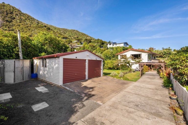 Photo of property in 5 Amelia Crescent, Waikawa, Picton, 7220