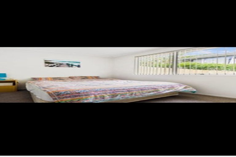 Photo of property in 16 Glenbervie Crescent, Massey, Auckland, 0614