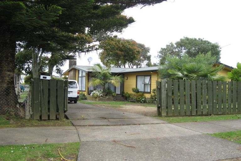 Photo of property in 59 Plumley Crescent, Mangere, Auckland, 2022