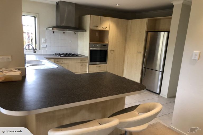 Photo of property in 11 Siena Place, Te Atatu Peninsula, Auckland, 0610