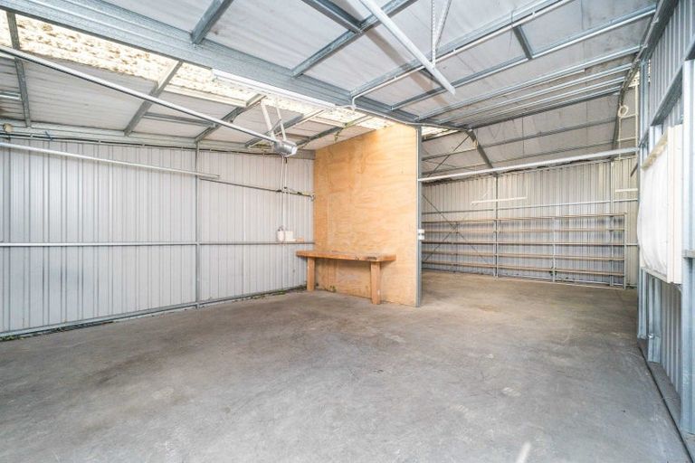 Photo of property in 140 Aokautere Drive, Fitzherbert, Palmerston North, 4410