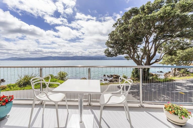 Photo of property in 363u2 Karaka Bay Road, Karaka Bays, Wellington, 6022