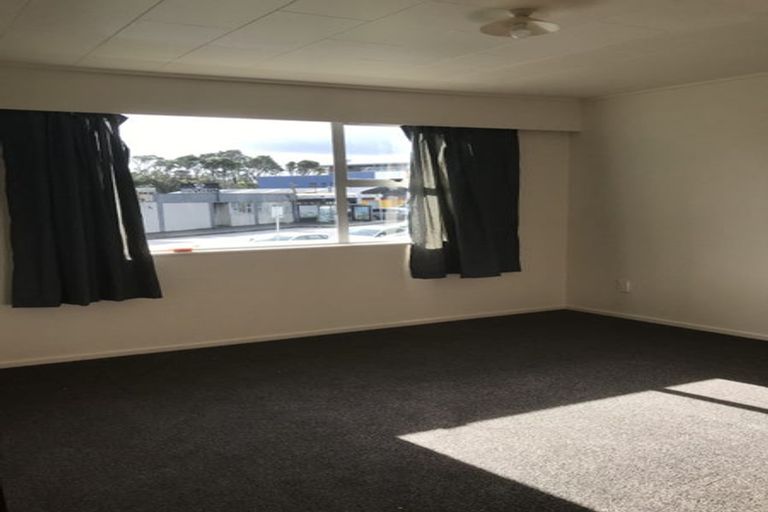 Photo of property in 210f4 Newlands Road, Newlands, Wellington, 6037