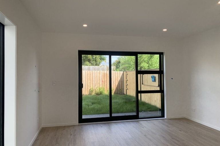 Photo of property in 24 Rauemi Way, Te Atatu South, Auckland, 0610