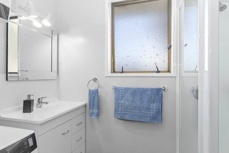 Photo of property in 2/50 Kowhai Avenue, Ebdentown, Upper Hutt, 5018