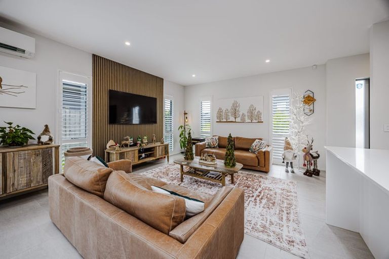 Photo of property in 43 Port Way, Rosehill, Papakura, 2113