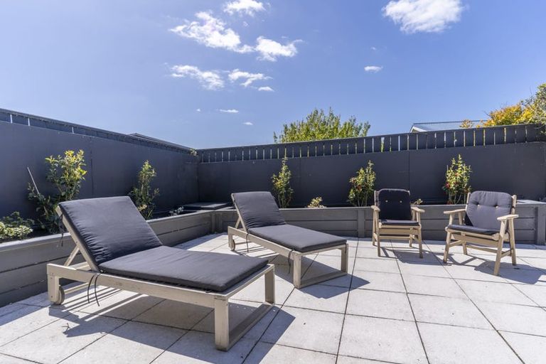 Photo of property in 48 Churton Drive, Churton Park, Wellington, 6037