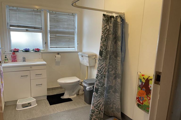 Photo of property in 2/210 Grove Road, Mayfair, Hastings, 4122