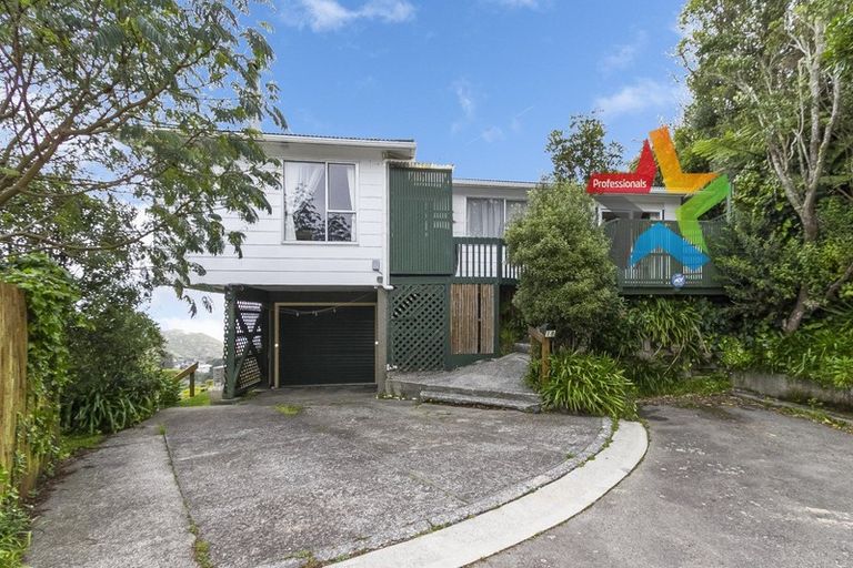 Photo of property in 18 Salford Street, Newlands, Wellington, 6037