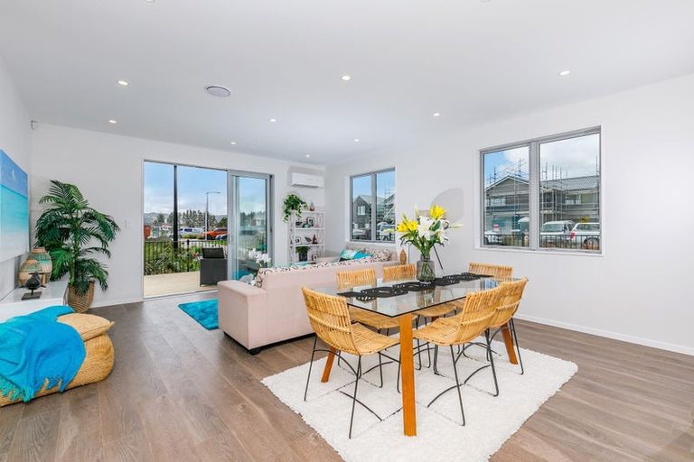 Photo of property in 42 Schoolside Road, Kumeu, 0810