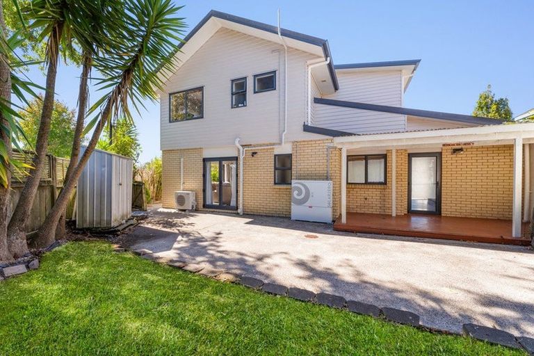 Photo of property in 19 Titch Place, Glen Eden, Auckland, 0602