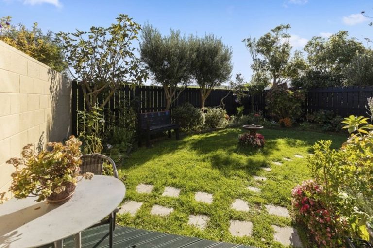 Photo of property in 17-u12 Randwick Crescent, Moera, Lower Hutt, 5010