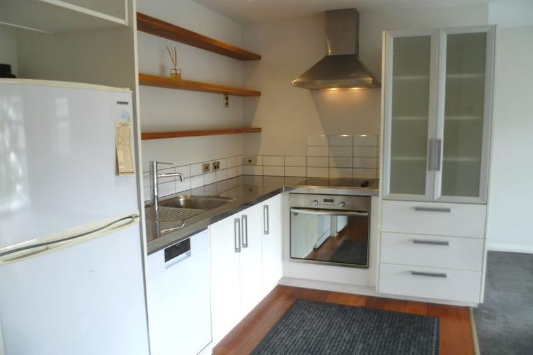 Photo of property in 23 Kopiko Way, Brooklyn, Wellington, 6021