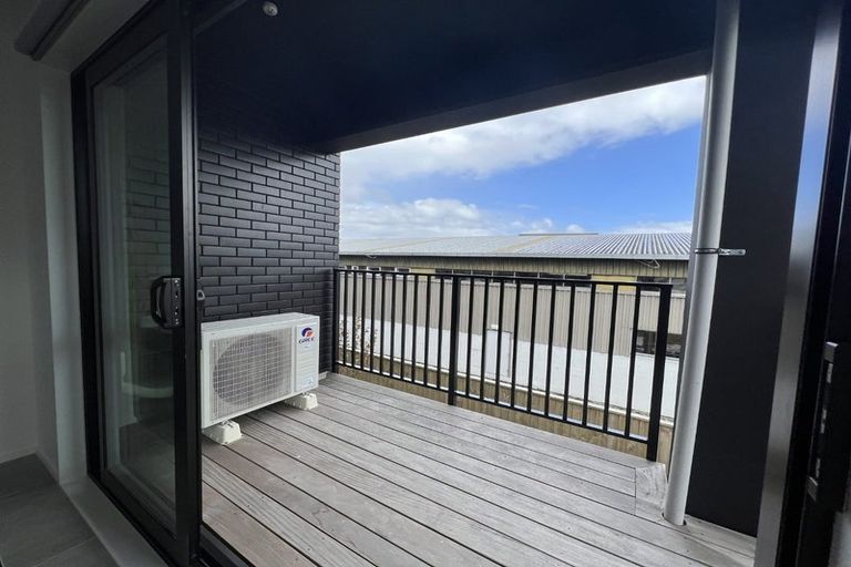 Photo of property in 102/28c Eileen Newey Place, Henderson, Auckland, 0612