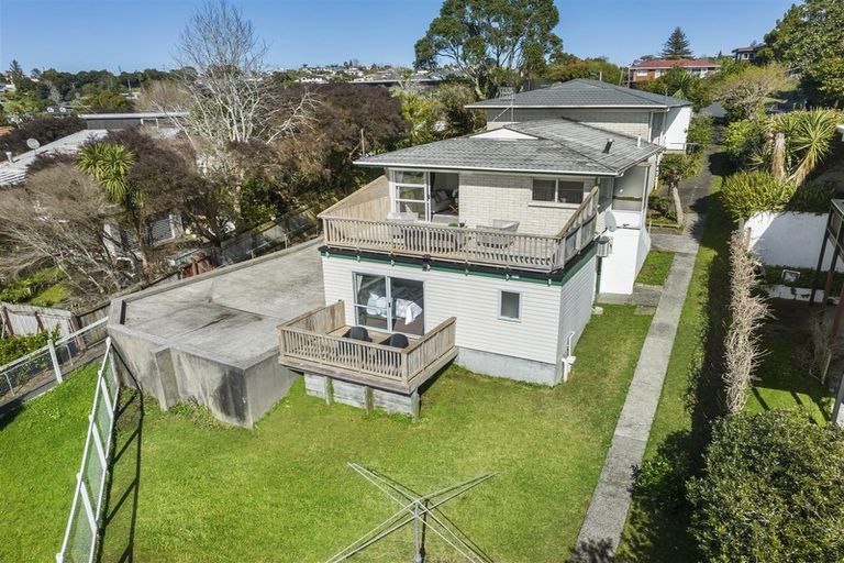 Photo of property in 2/8 Havana Place, Glenfield, Auckland, 0629