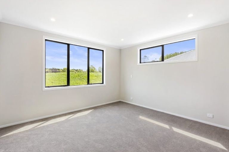 Photo of property in 18 Oyster Drive, Whenuapai, 0618