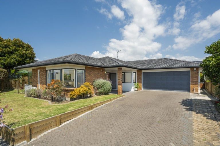 Photo of property in 14 Meadowviews Drive, Welcome Bay, Tauranga, 3112