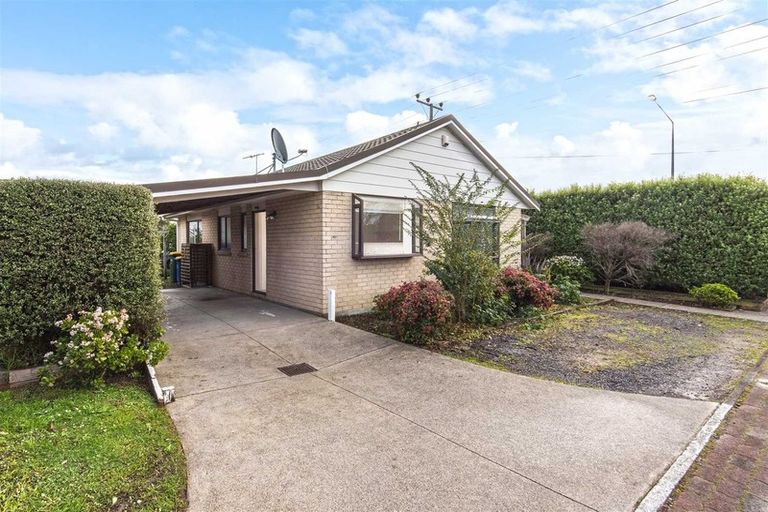 Photo of property in 383 Hobsonville Road, Hobsonville, Auckland, 0618