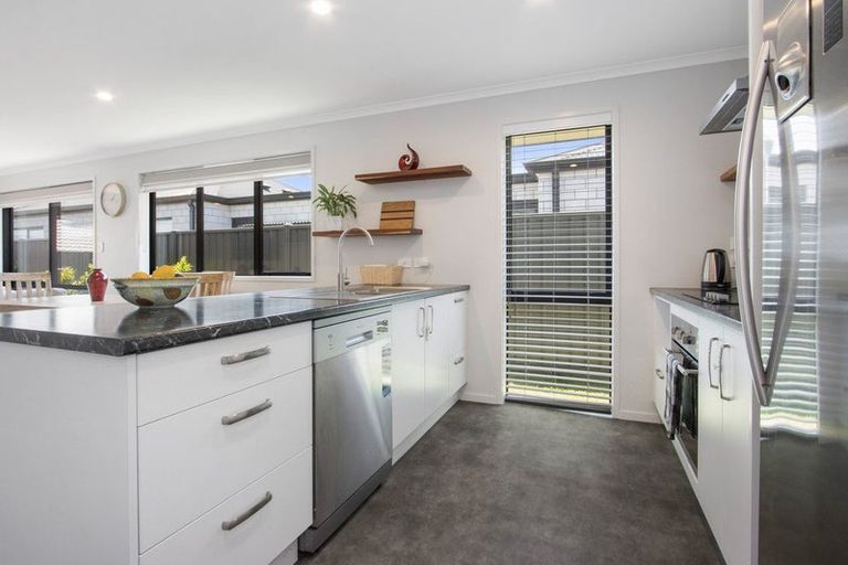 Photo of property in 5 Moss Lane, Omokoroa, 3114