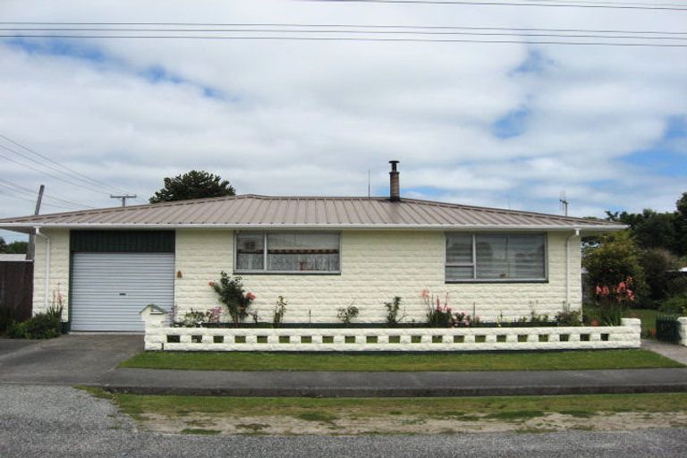Photo of property in 20 Peel Street, Westport, 7825