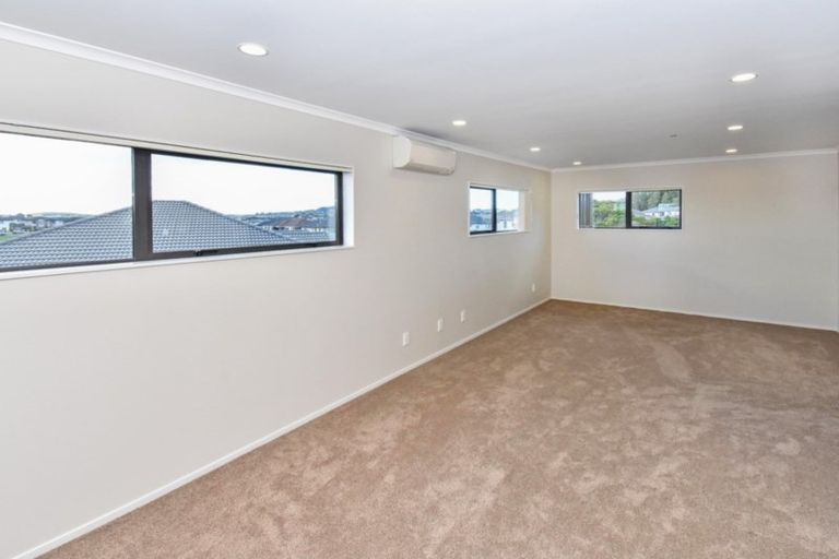 Photo of property in 25 Drumbuoy Drive, Flat Bush, Auckland, 2019