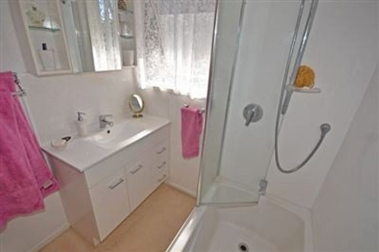 Photo of property in 7 Pipitea Place, Massey, Auckland, 0614