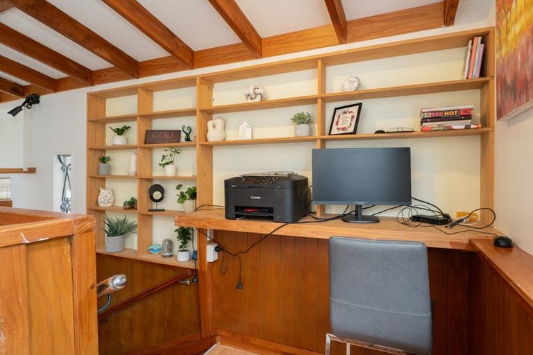 Photo of property in 15 Te Kiteroa Grove, Churton Park, Wellington, 6037