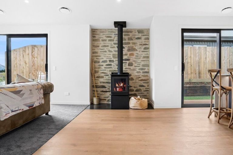 Photo of property in 42 Doug Ledgerwood Drive, Wanaka, 9305