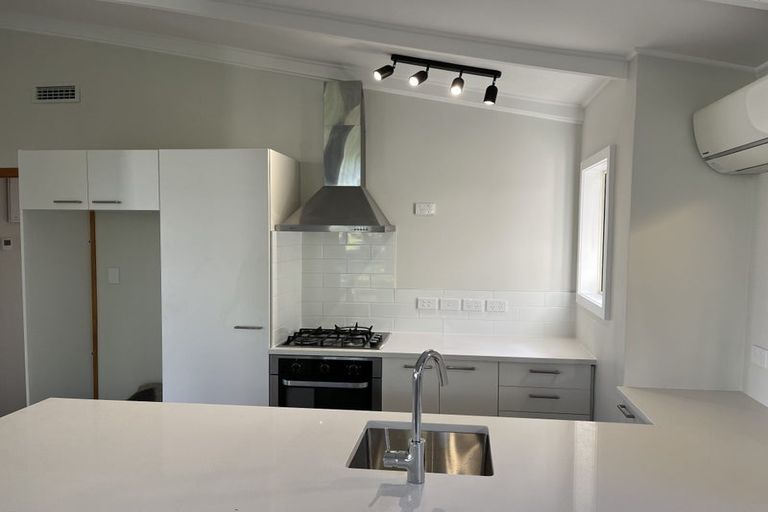 Photo of property in 25 Geoffrey Road, Torbay, Auckland, 0630